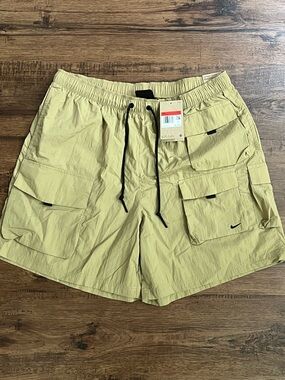 Nike Tech Woven Cargo Shorts ‘Tan Black’ (size mens L)